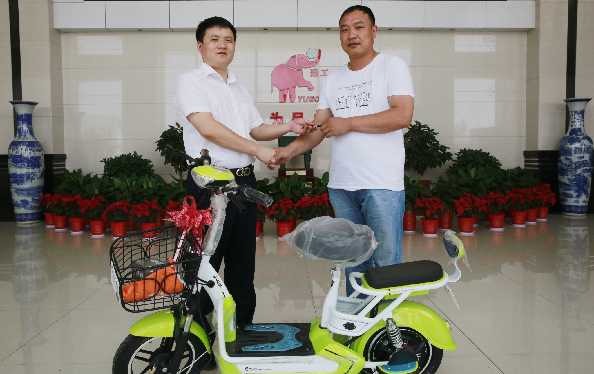 業(yè)績上揚傳喜訊  心系桑梓賀華誕